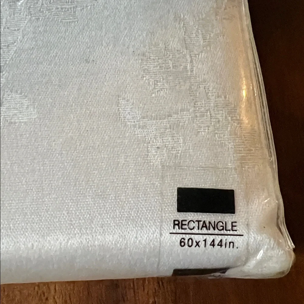 NWT Large 60 x 144 Tablecloth Rectangle Rose Damask design White